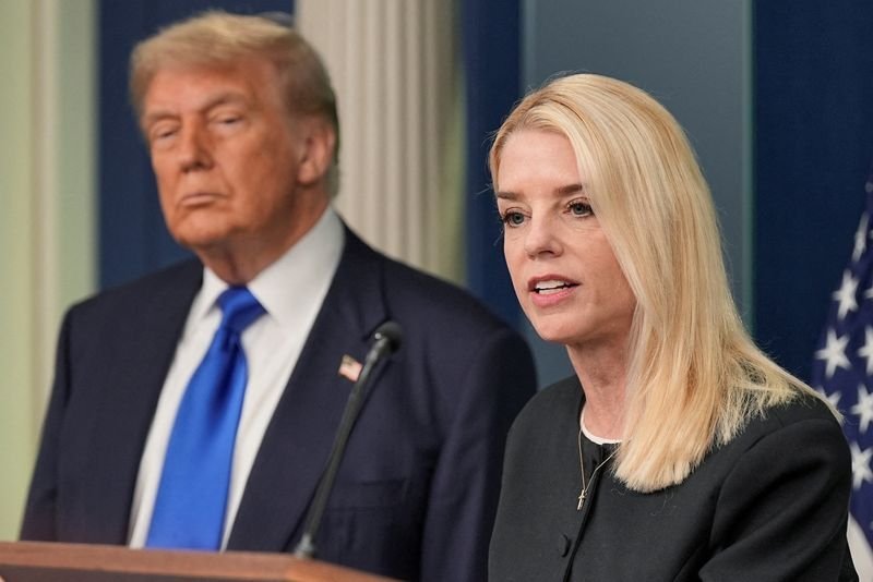 Trump Defends Attorney General Pam Bondi Amid Backlash Over Epstein Case Findings 7 Trump