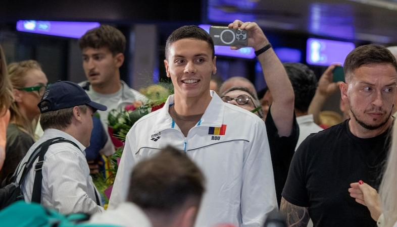 David Popovici Returns to Romania with Double Gold, Dismisses Retirement Rumors 1 David Popovici