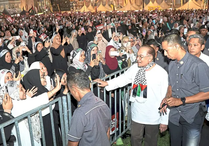 Anwar Ibrahim Announces RM200 Million Total Aid for Palestinians, Condemns Israeli Blockade 1 Anwar