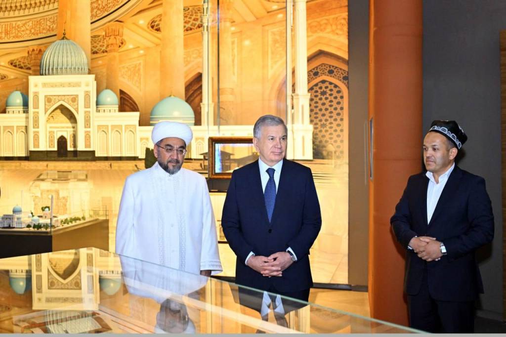 President Mirziyoyev Visits Imam Bukhari Mausoleum in Samarkand 1 Bukhari