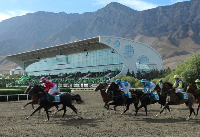 President Berdimuhamedov Attends Festive Horse Races in Honor of Turkmenistan’s Independence Day 1 Berdimuhamedov