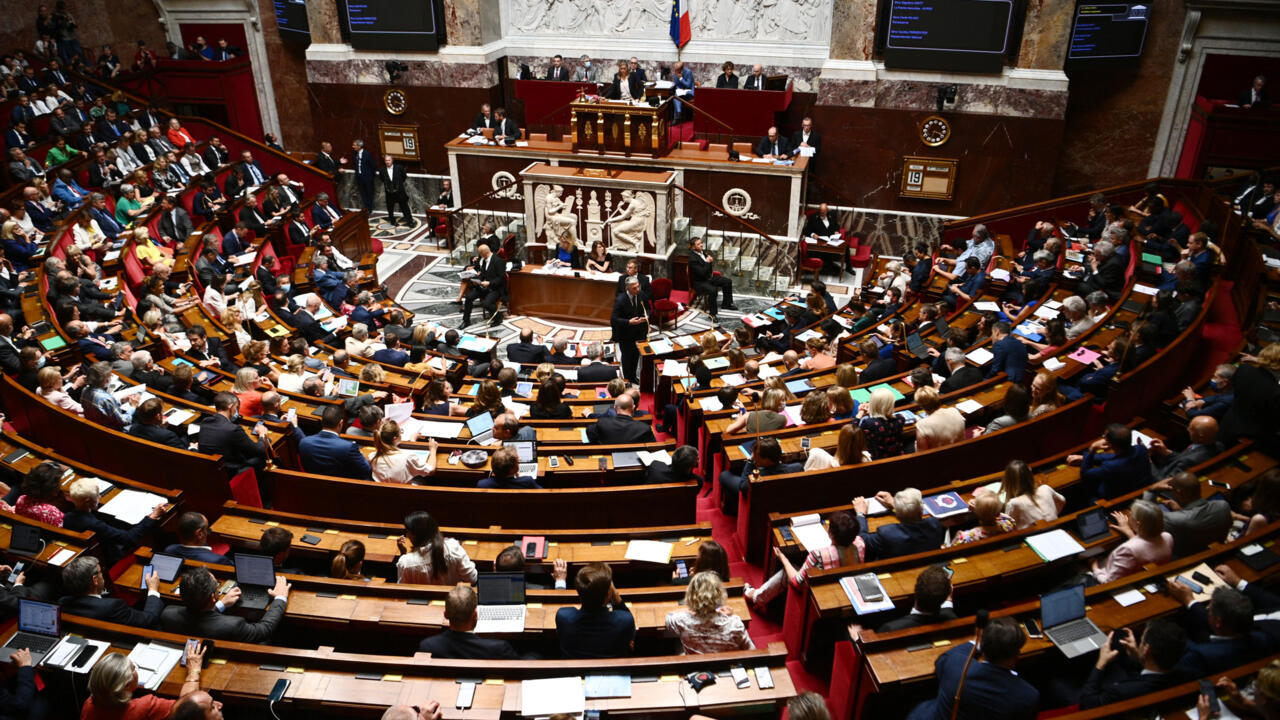 French Parliament Holds Debate Over Government’s Disputed Budget Proposal 2 French