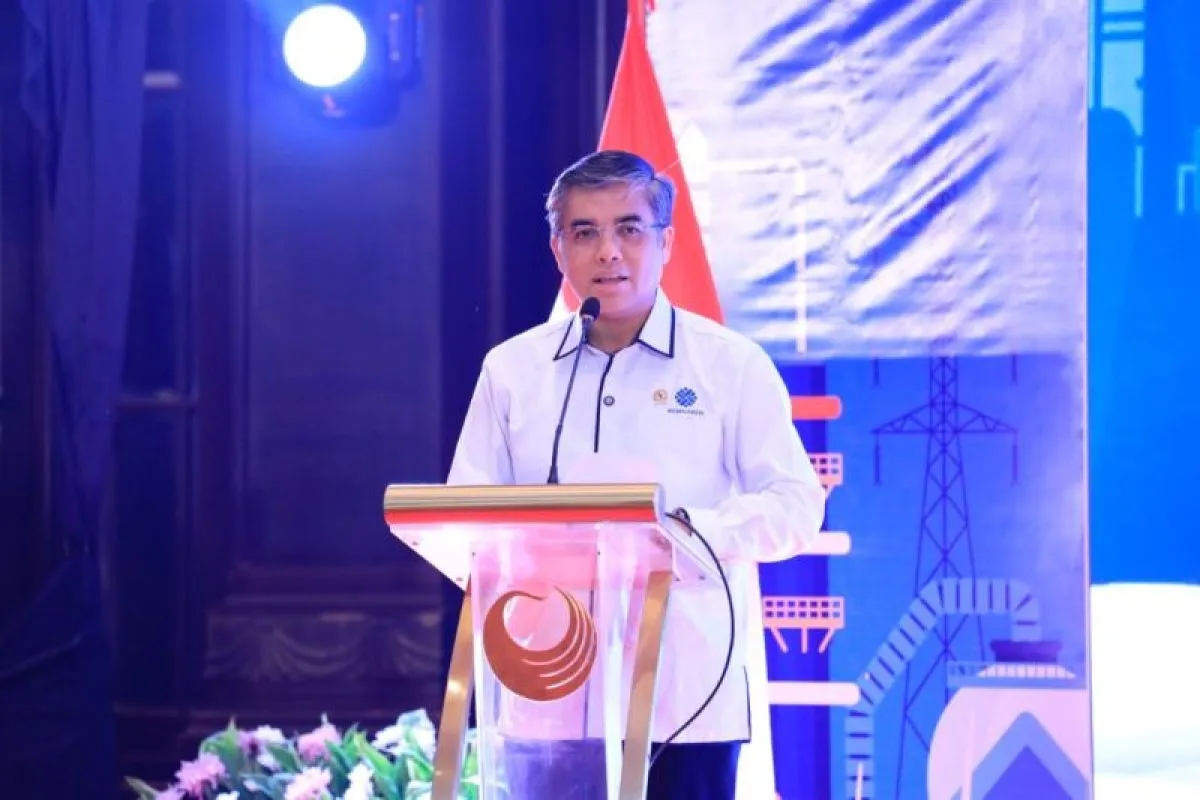 Yassierli Urges Workers to Adapt to AI and Green Industry Shifts 8 Yassierli