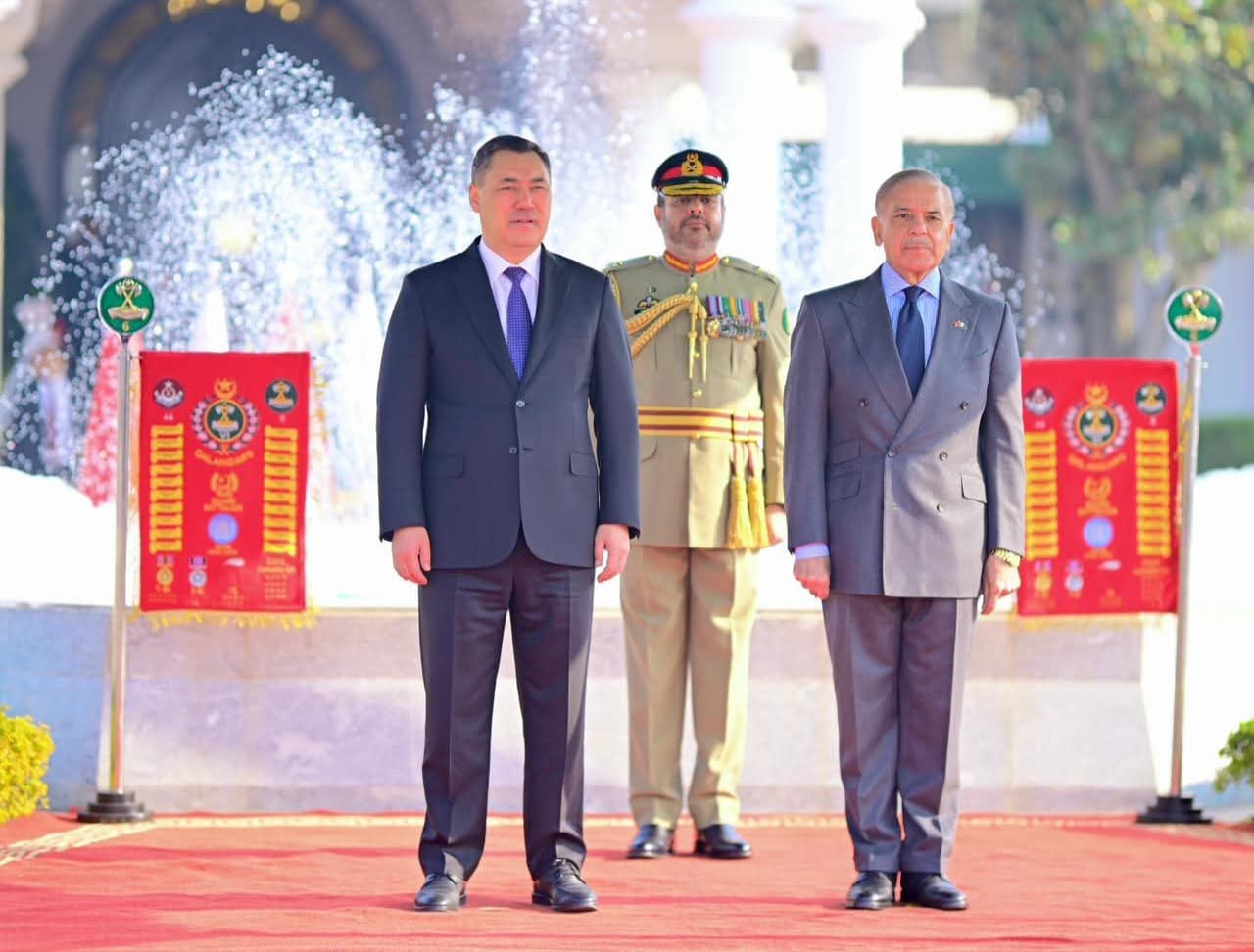 Pakistan Welcomes Kyrgyz President Sadyr Zhaparov with Formal Ceremony at PM House