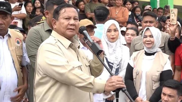 President Prabowo Conducts Post-Disaster Assessment Tour in West Sumatra 2 Prabowo