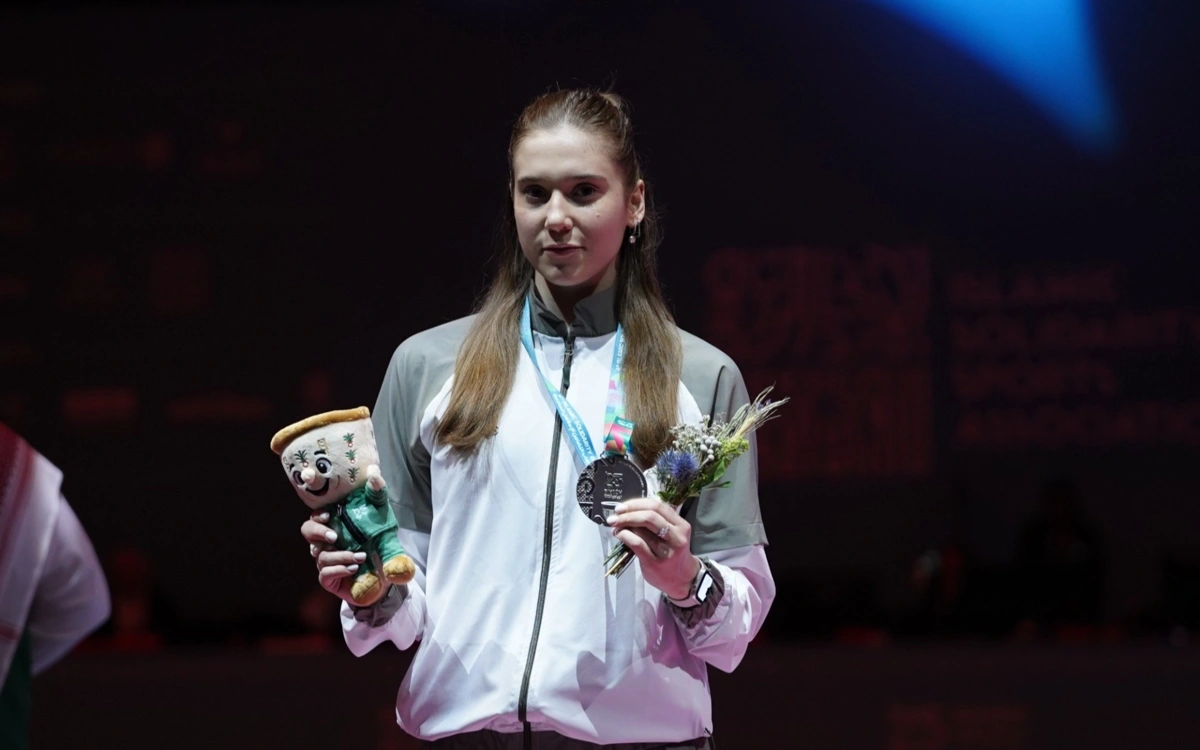 Kazakhstan’s Sofiya Aktayeva Wins Silver at 2026 FIE Junior Foil World Cup in UAE 2 Kazakhstan’s