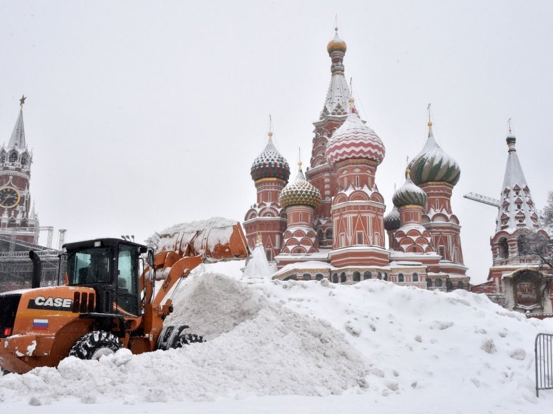 Moscow Records Heaviest Snowfall in 56 Years, Disrupts Transport