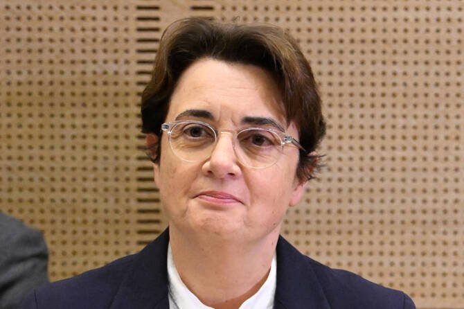 Emmanuel Macron Accepts Resignation of Louvre Chief Amid Security and Strike Crisis 12 Emmanuel Macron