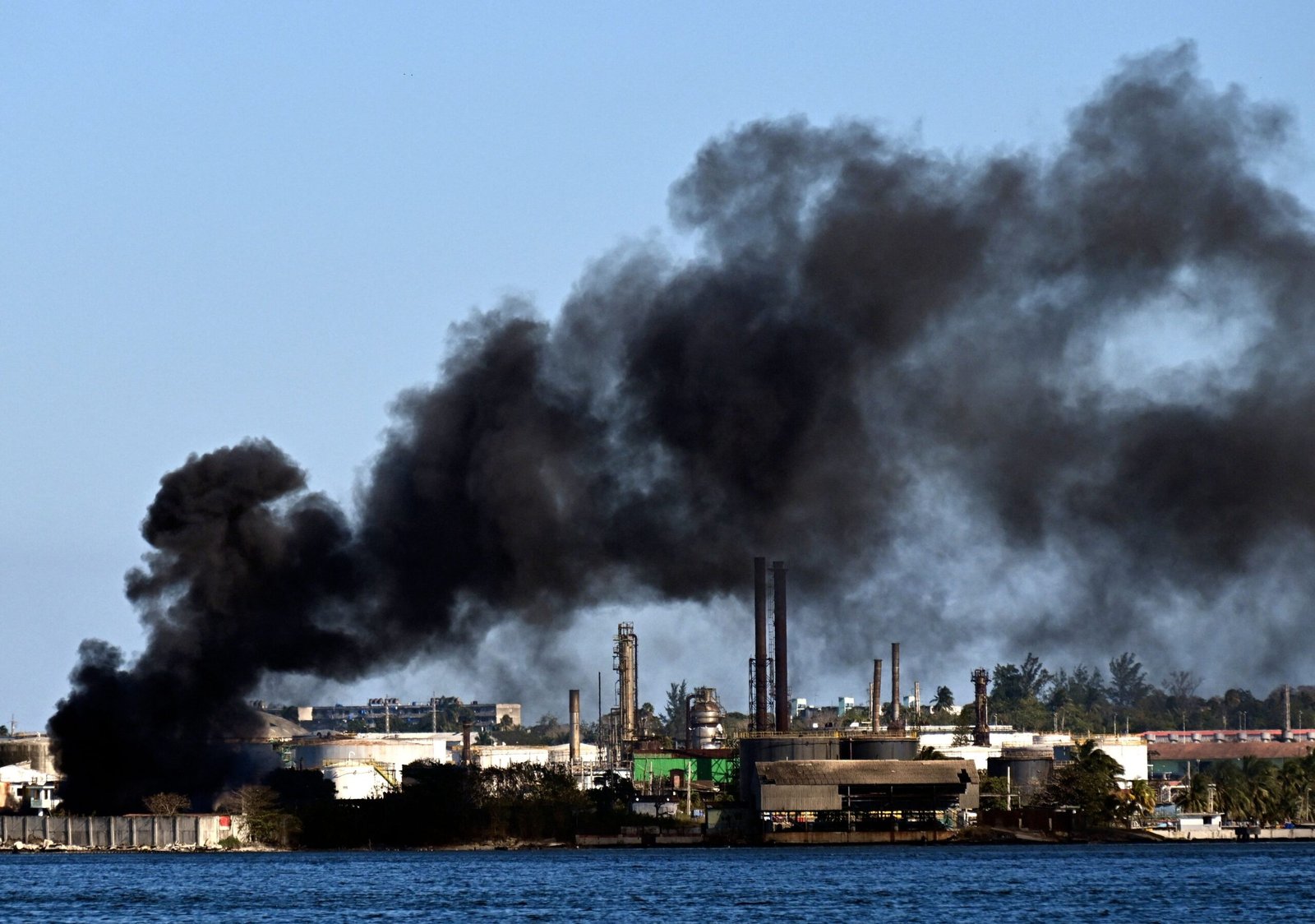 Fire at Havana’s Ñico López Refinery Contained Amid Deepening Fuel Crisis 1 Refinery