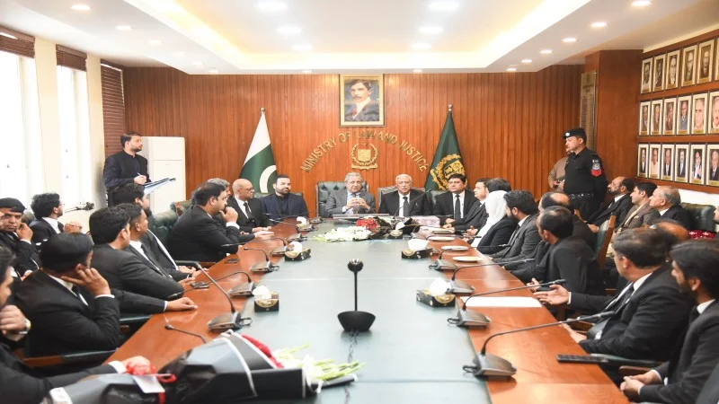 Azam Nazeer Tarar Meets Rawalpindi Division Bar Representatives, Assures Priority Resolution of Issues 2 Azam Nazeer Tarar