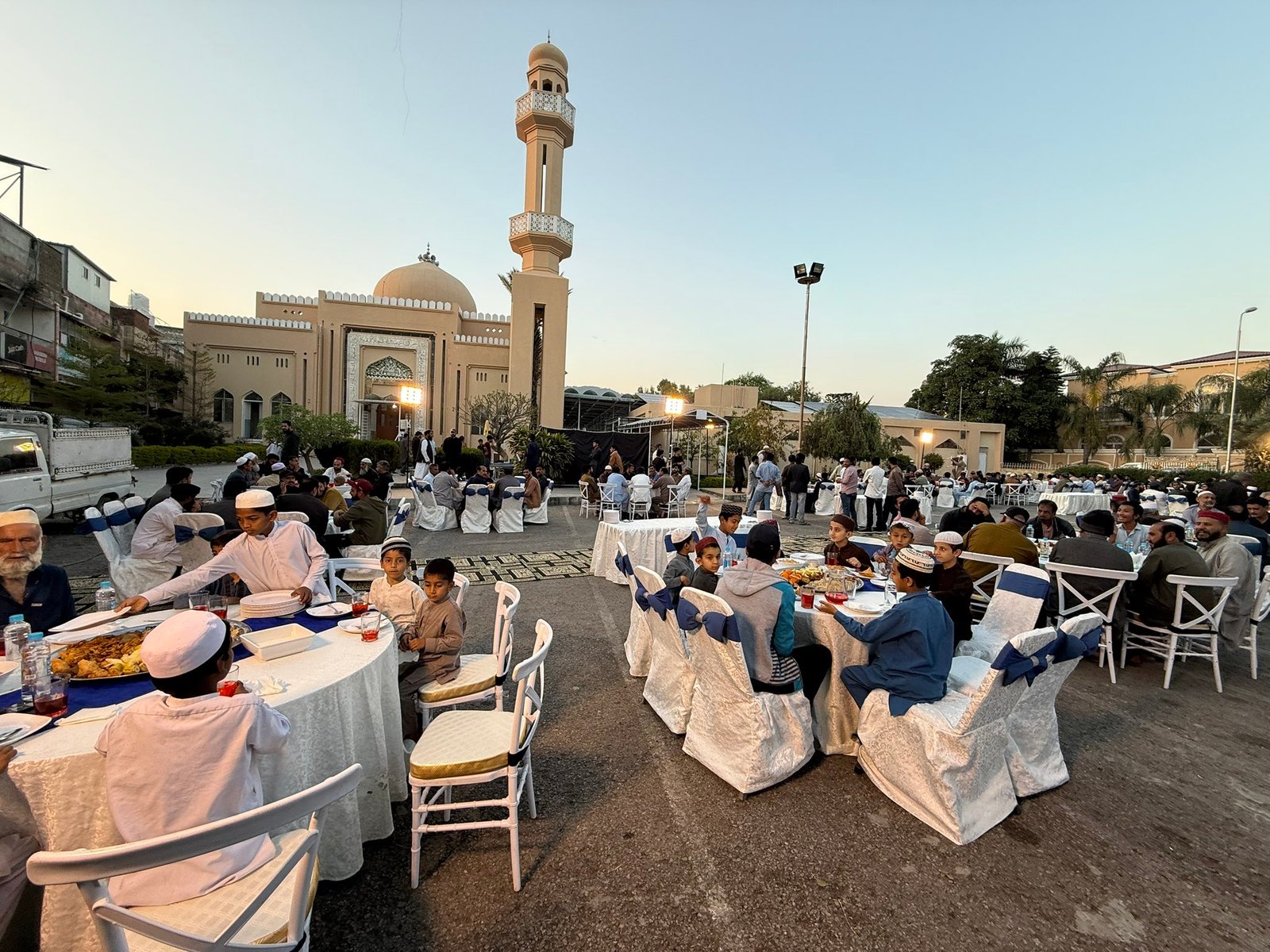 Azerbaijan Embassy Hosts Iftar for Jamia Qasmia Students and Families in Islamabad