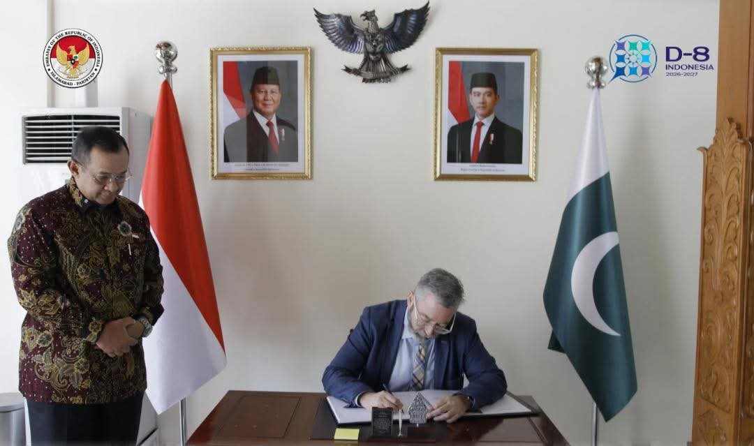 His Excellency Chandra W. Sukotjo received H.E. Mr. Carlos Aragón Gil de la Serna, Ambassador of Spain to Pakistan 19 Chandra W. Sukotjo