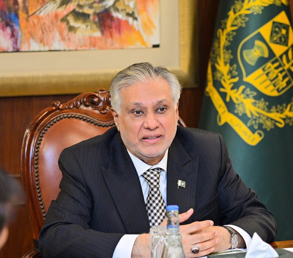 Ishaq Dar, Jordan’s Ayman Safadi Discuss Regional Situation, Stress Need for De-escalation 3 Dar