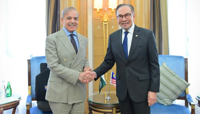 Pakistan, Malaysia PMs Exchange Eid Greetings, Reaffirm Commitment to Middle East Peace Efforts