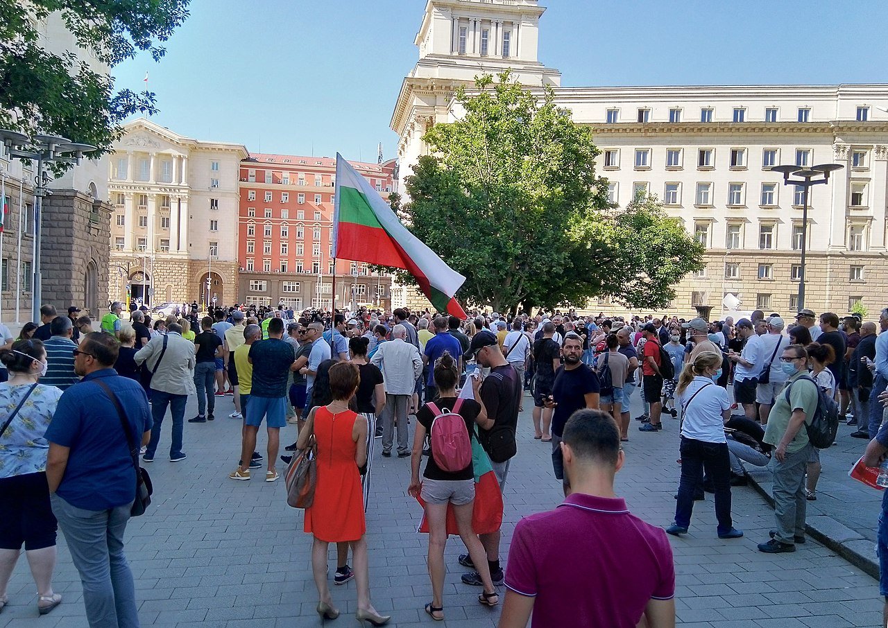 Life Expectancy in Bulgaria Rises Slightly, Gender and Urban-Rural Gaps Persist