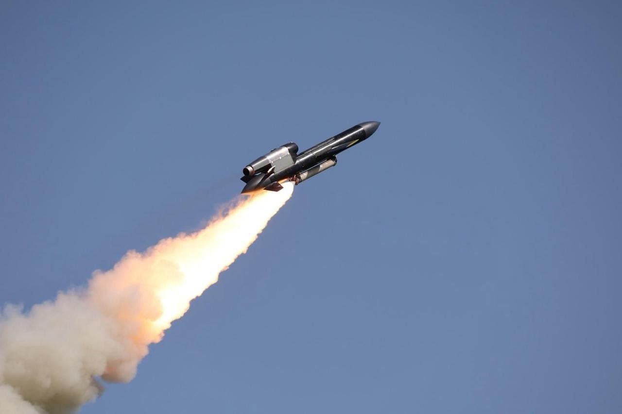 Russian Volunteers Intercept Ukrainian Flamingo Missile With Machine Gun in Kursk Region