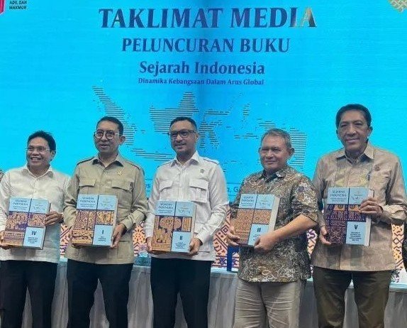 Indonesia Launches Five Volumes of Comprehensive National History Series 15 History
