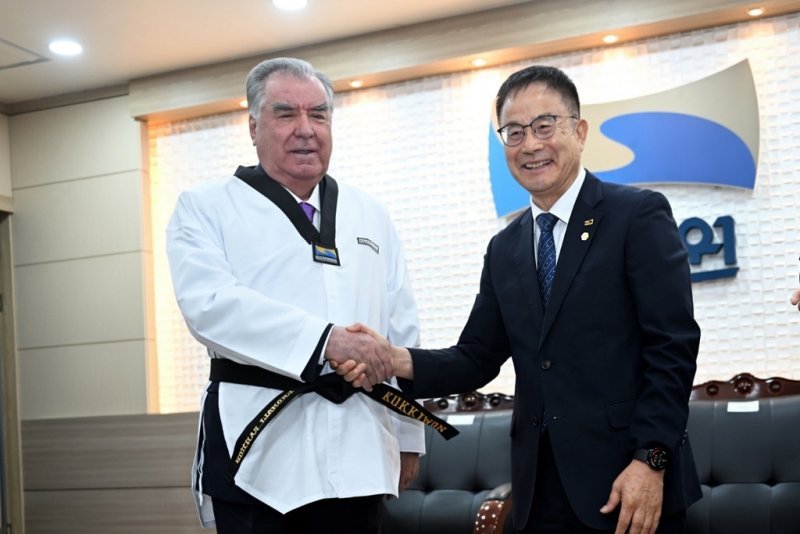 President Emomali Rahmon Receives Honorary 9th Dan in Taekwondo 11 Taekwondo