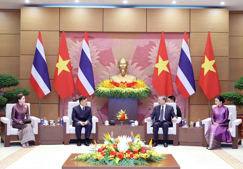 Vietnam, Thailand Pledge to Strengthen People-to-People Exchanges 2 Thailand